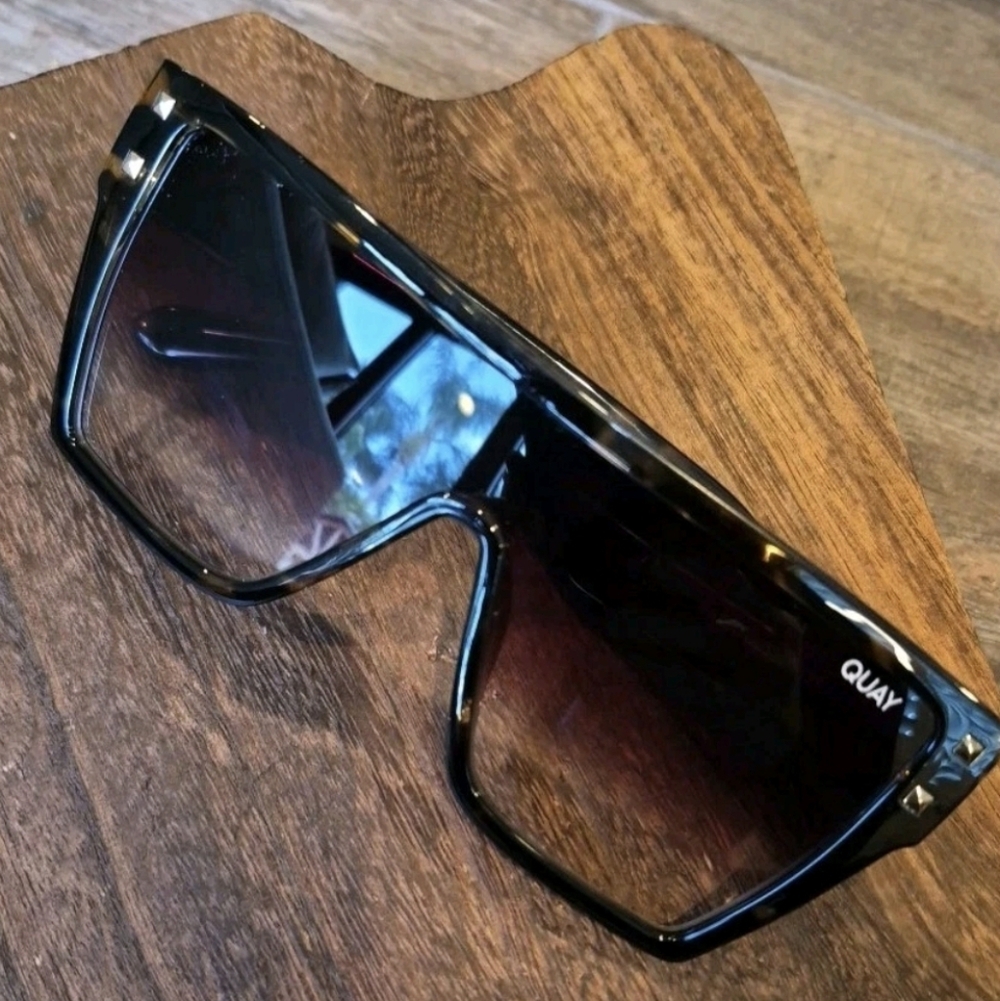 Quay Maxed Out Square Stud Detail Sunglasses in Faded Camo, Excellent Pre-Loved - Picture 5 of 13